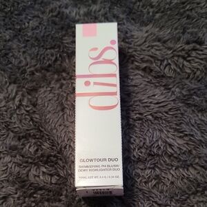 Glowtour Duo Shimmering Blush & Dewy Highlighter - Pink